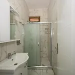 Xalila & Cafe, Men's Room, In , Хостел