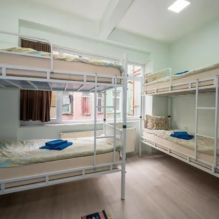 Xalila & Cafe, Men's Room, In , Hostel Isztambul